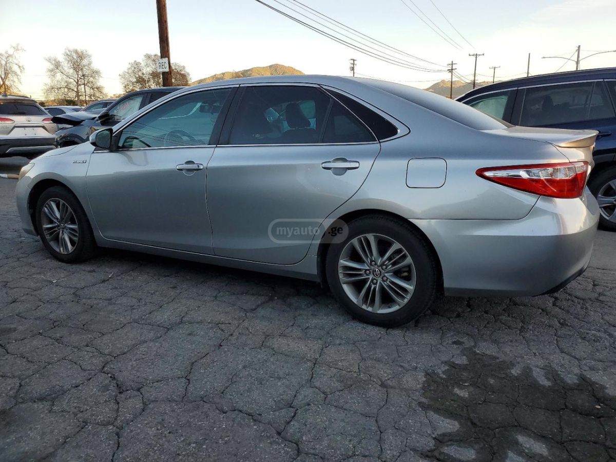 Toyota Camry 2017 — photo 2