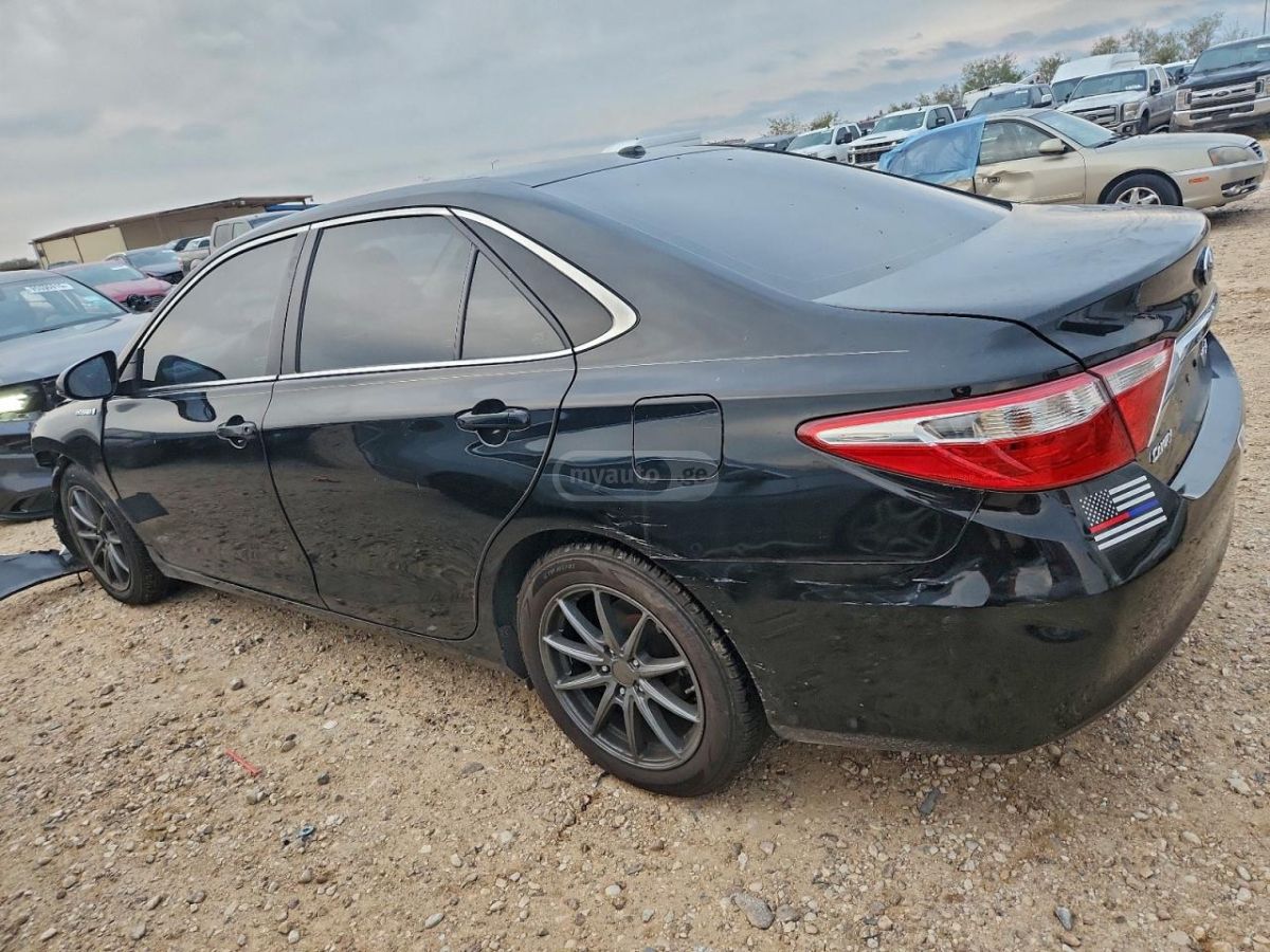 Toyota Camry 2016 — photo 2