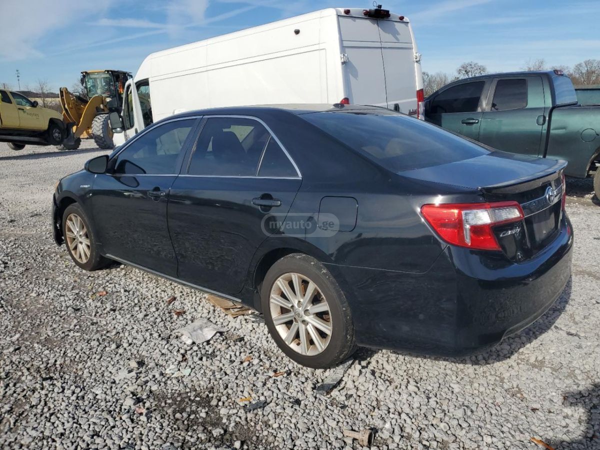 Toyota Camry 2014 — photo 2