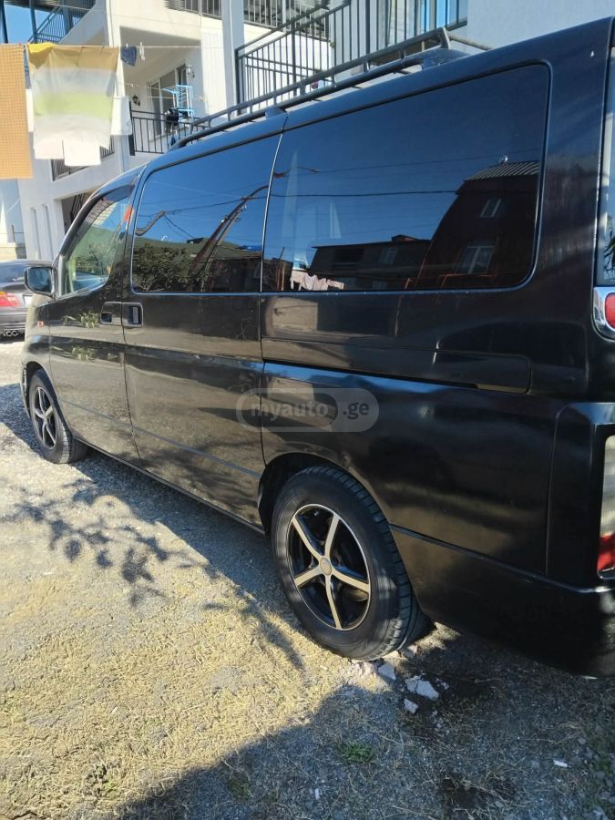 Nissan Elgrand 2002 — photo 2