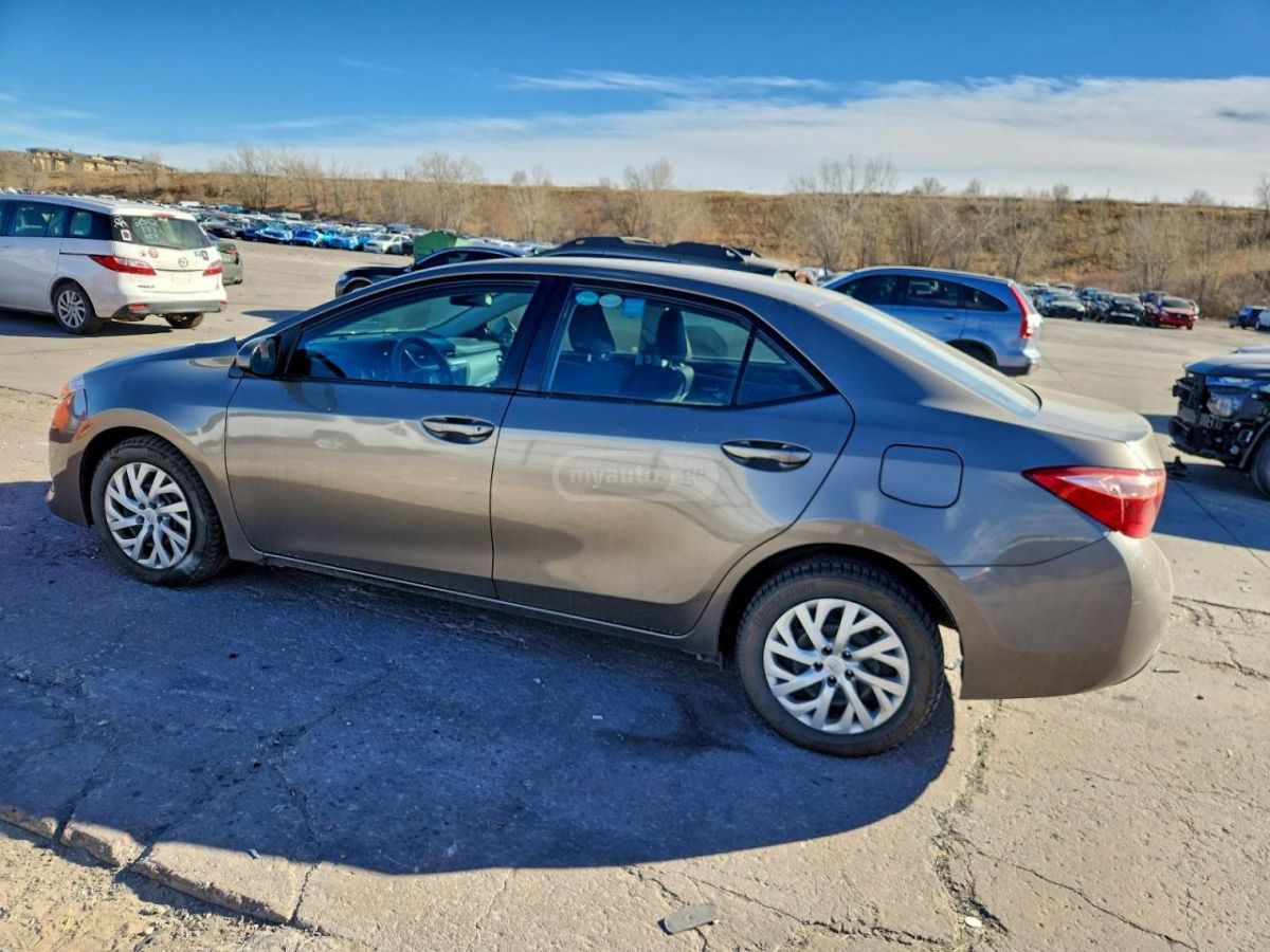 Toyota Corolla 2018 — photo 2