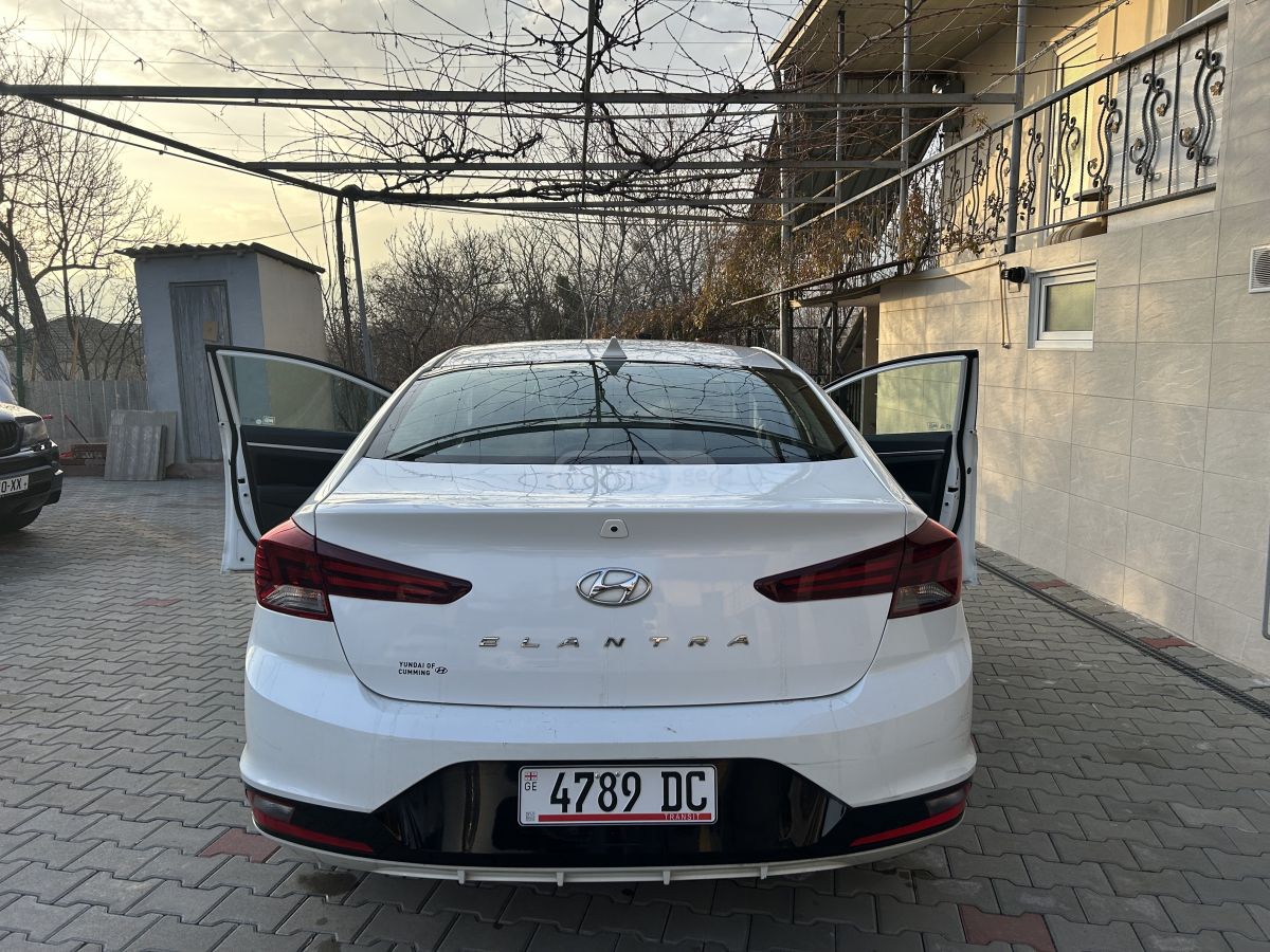 Hyundai Elantra 2019 — photo 2