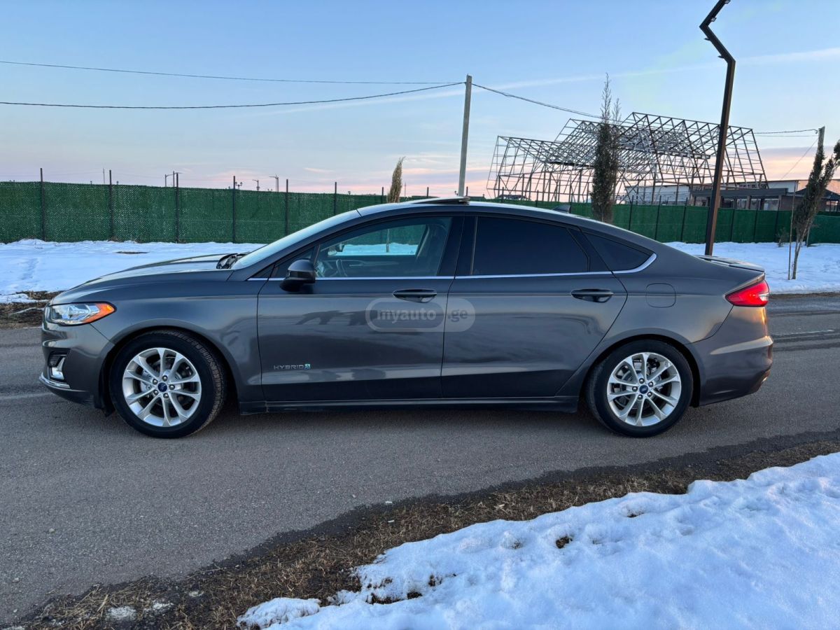 Ford Fusion 2018 — photo 2