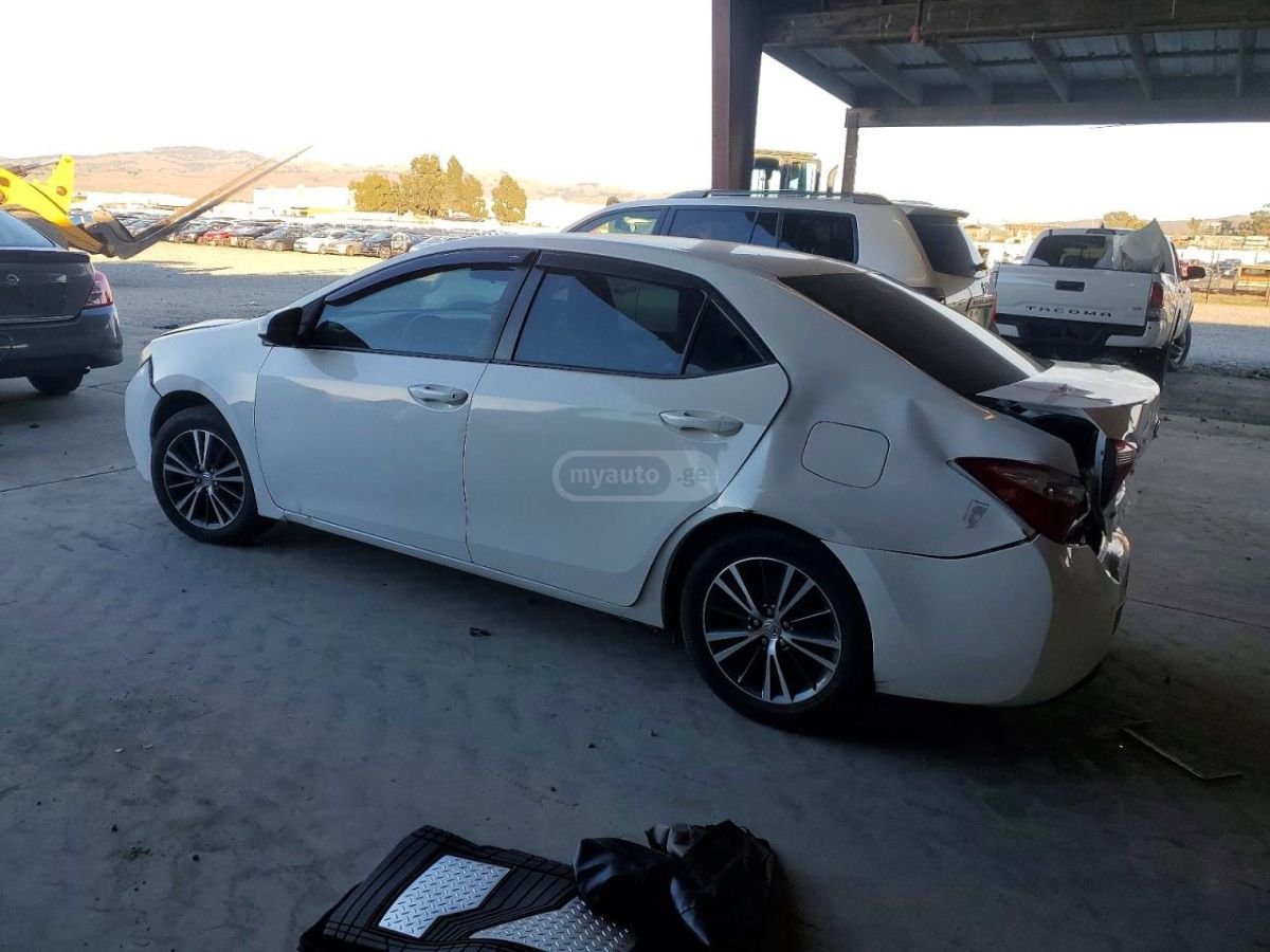 Toyota Corolla 2016 — photo 2