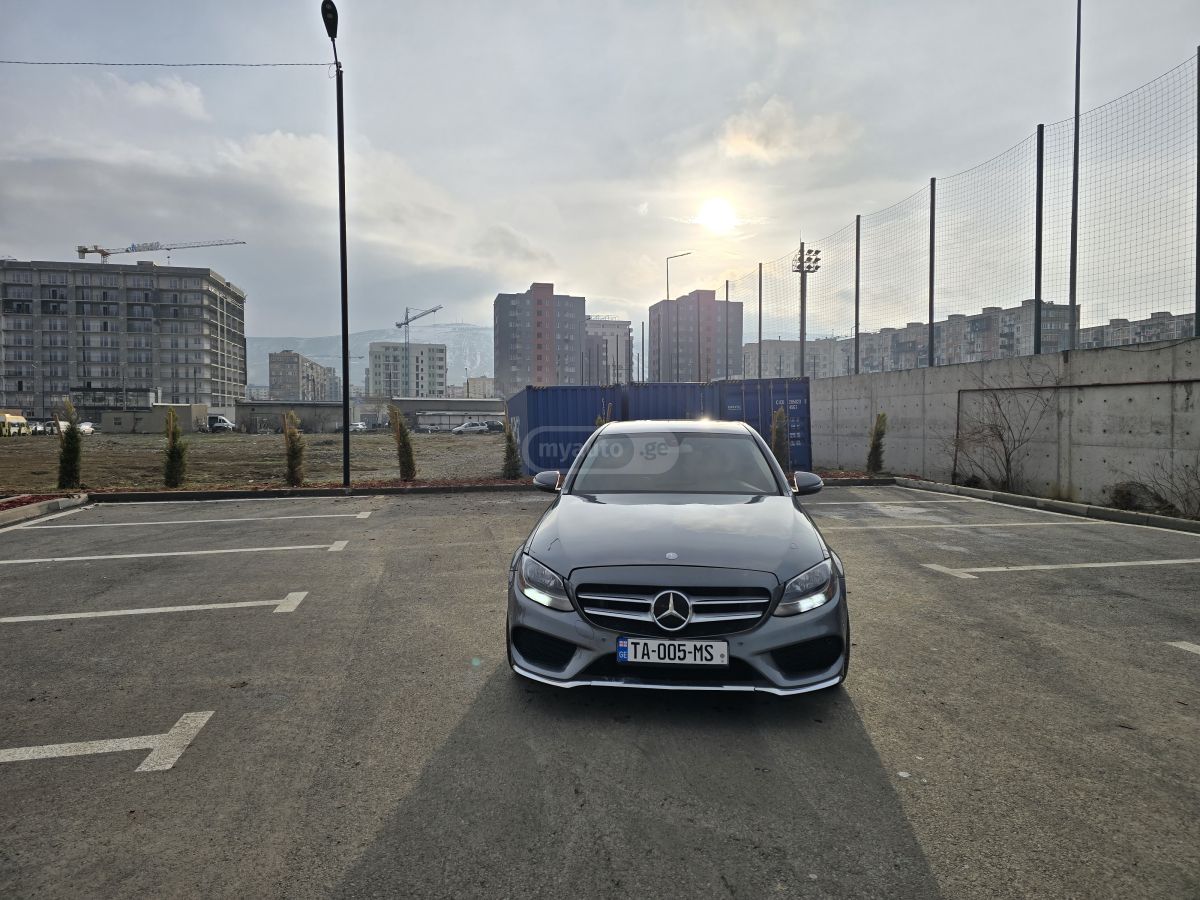 Mercedes-Benz C 300 2017 — photo 2