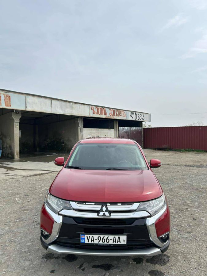 Mitsubishi Outlander 2017 — photo 2