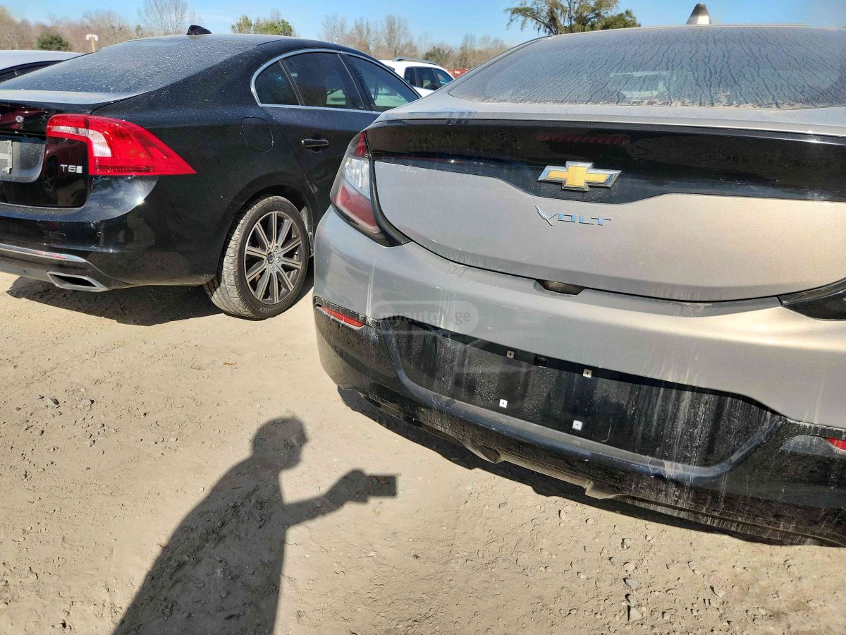 Chevrolet Volt 2017 — photo 2