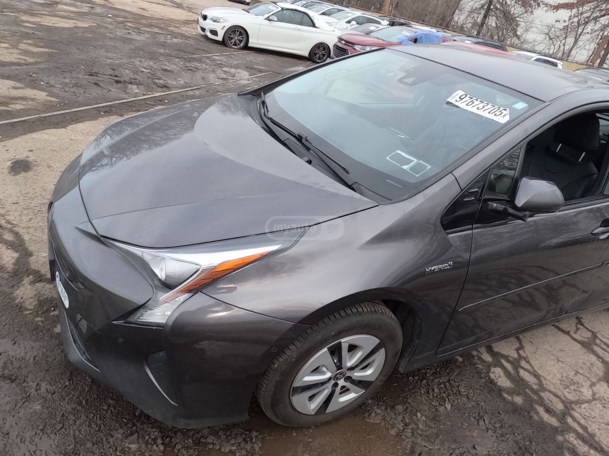 Toyota Prius 2018 — photo 2