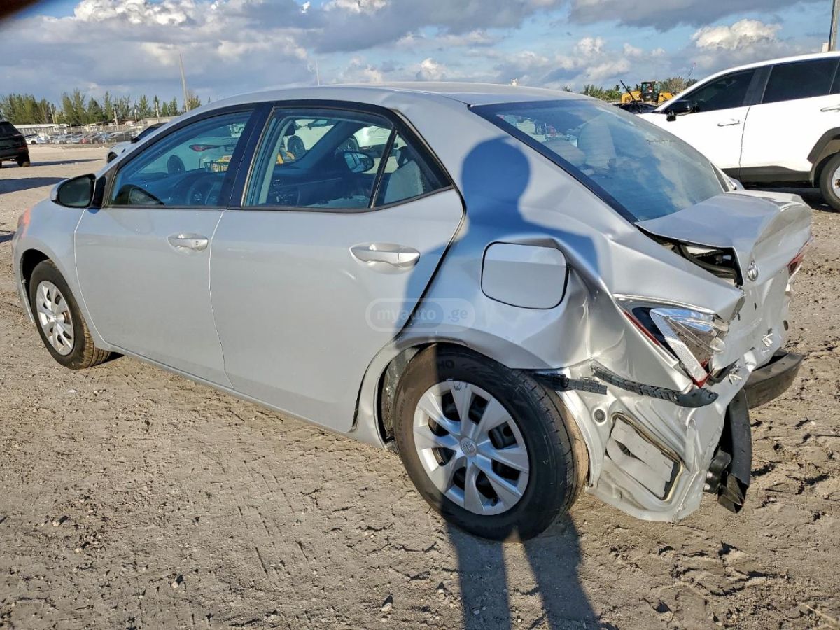 Toyota Corolla 2015 — photo 2