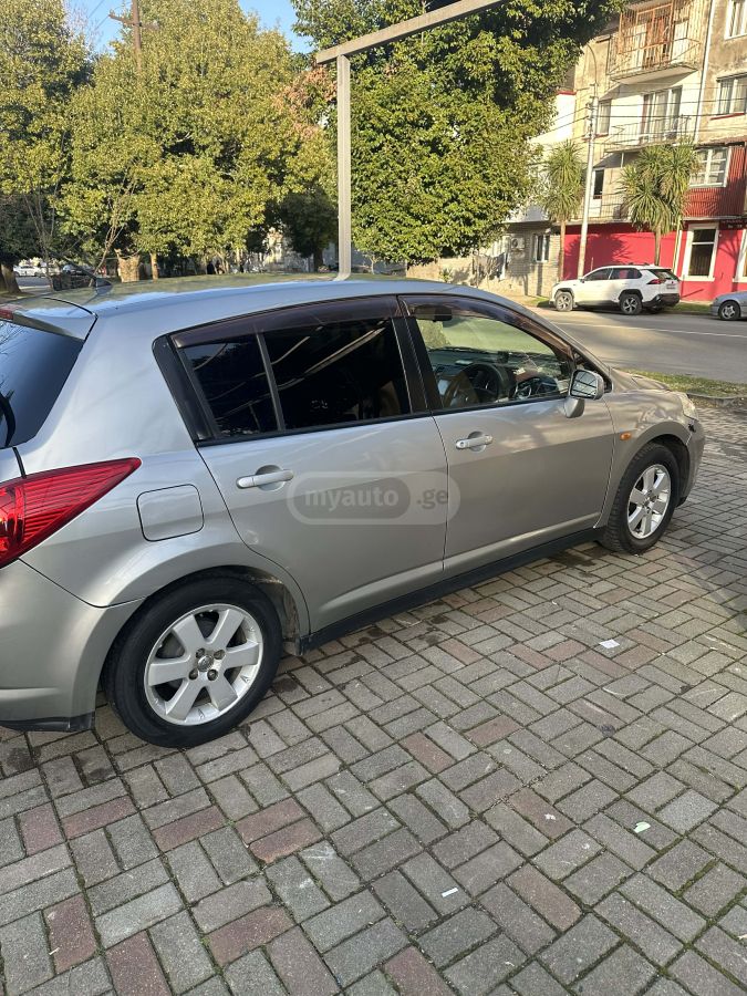 Nissan Tiida 2005 — photo 2