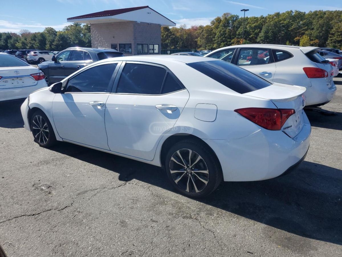 Toyota Corolla 2017 — photo 2