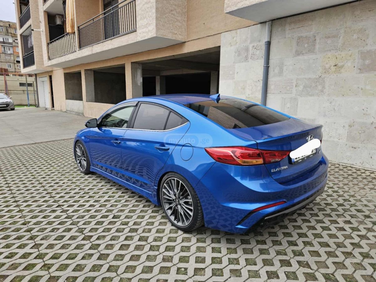Hyundai Elantra 2016 — photo 2