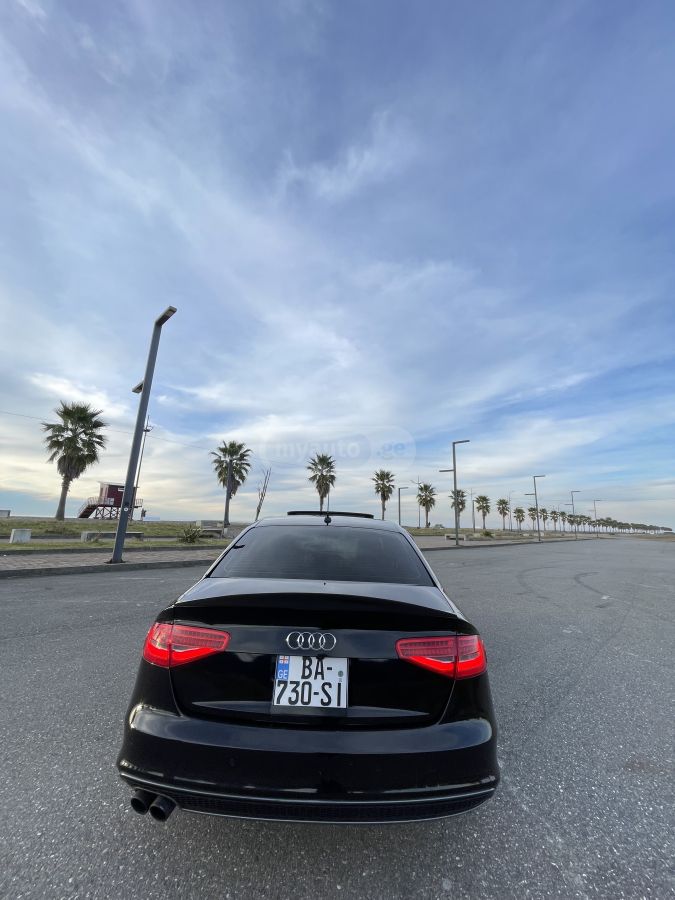 Audi A4 2014 — photo 2