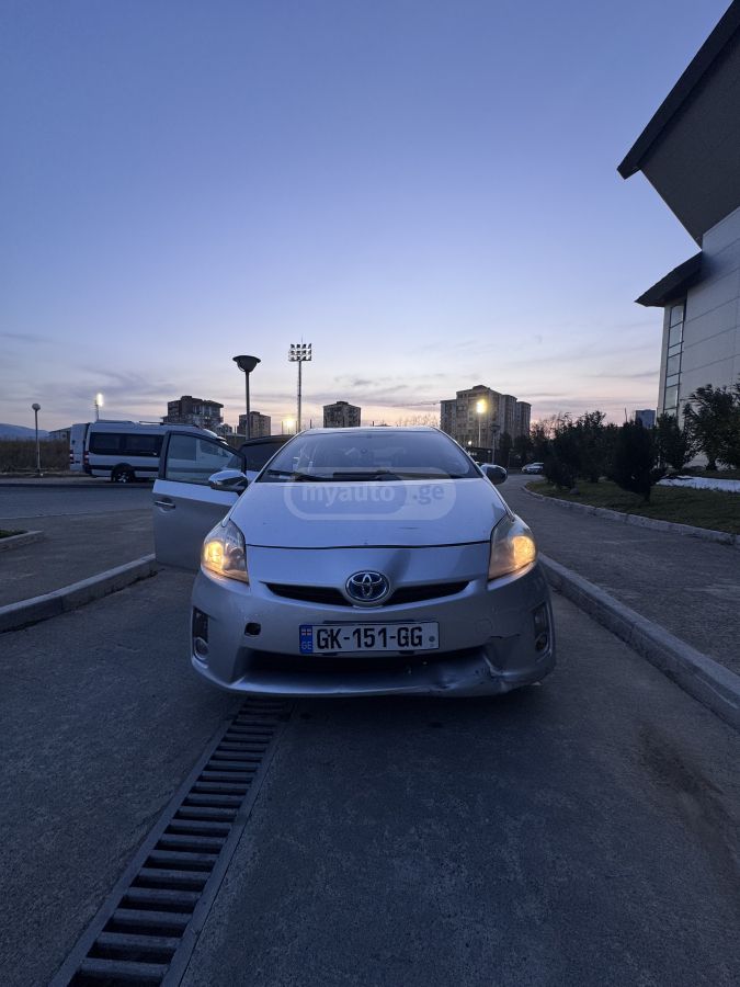 Toyota Prius 2010 — photo 2