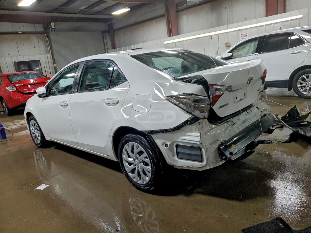 Toyota Corolla 2017 — photo 2