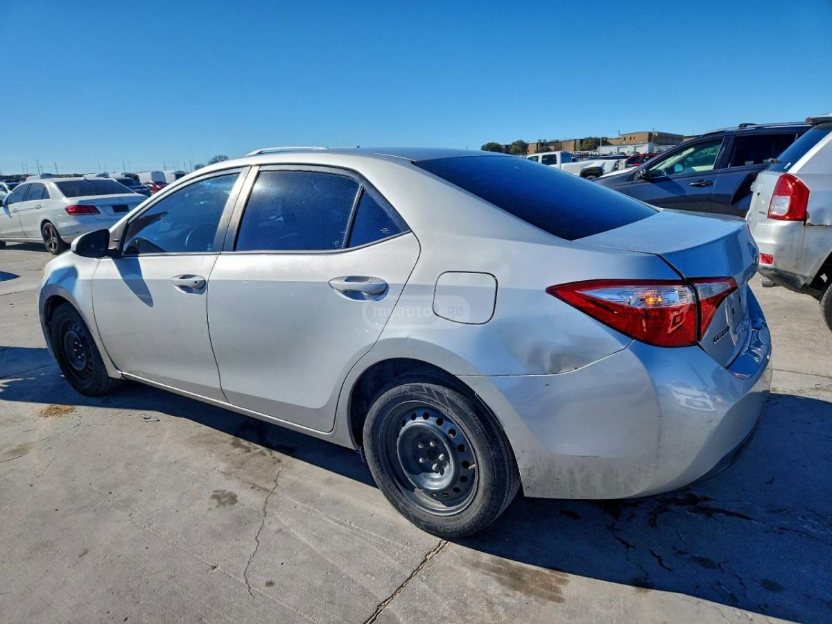 Toyota Corolla 2015 — photo 2
