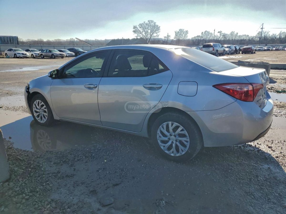 Toyota Corolla 2018 — photo 2