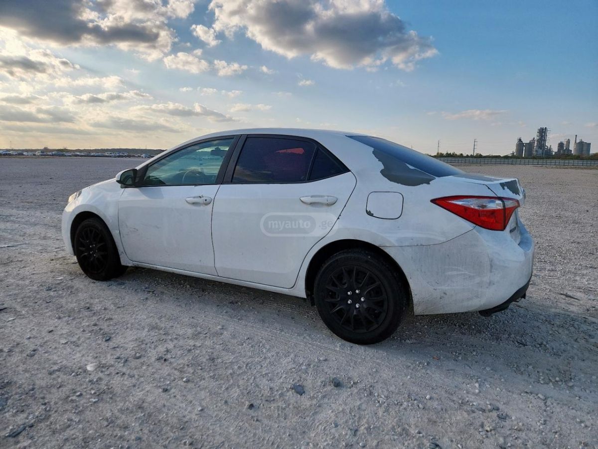 Toyota Corolla 2016 — photo 2