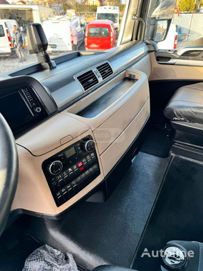 Isuzu TGX 2018 — photo 2