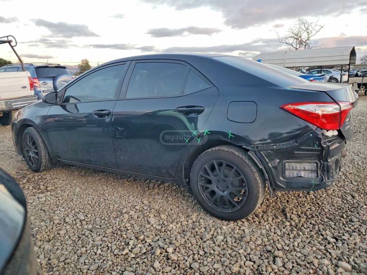 Toyota Corolla 2015 — photo 2