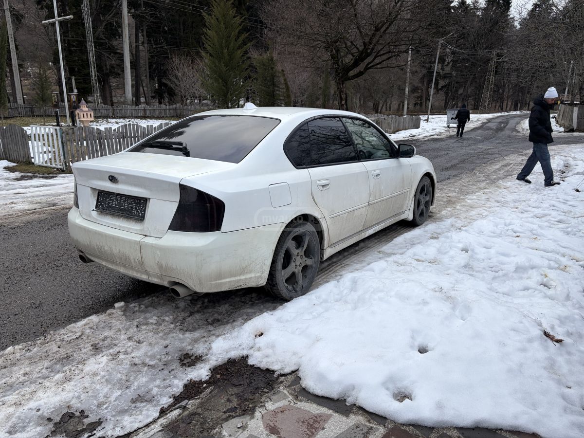 Subaru Legacy 2003 — photo 2