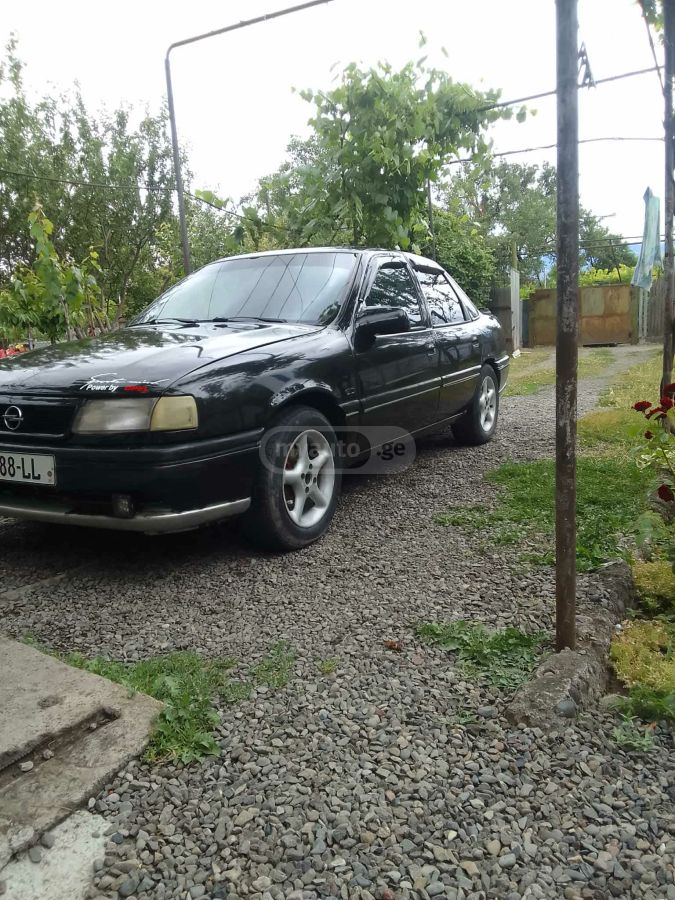 Opel Vectra 1993 — photo 2