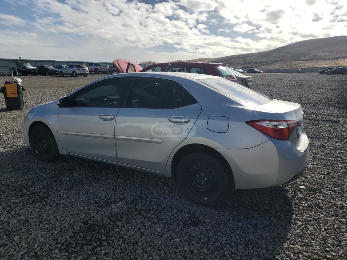 Toyota Corolla 2015 — photo 2