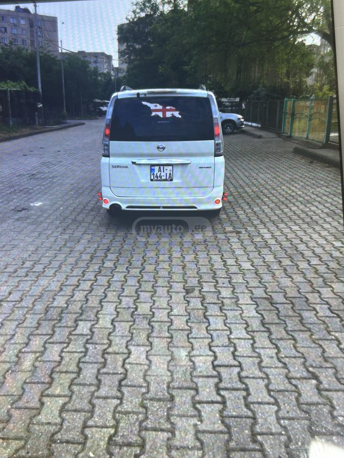 Nissan Serena 2006 — photo 2
