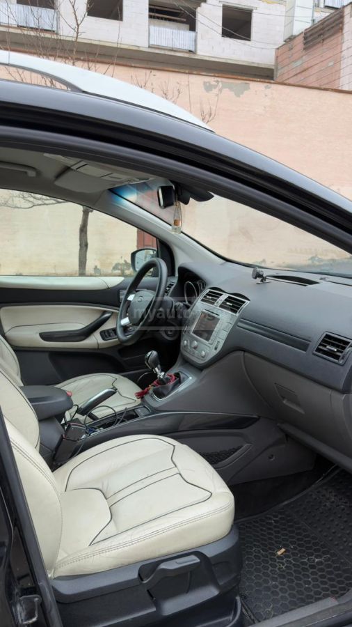 Ford Kuga 2012 — photo 2