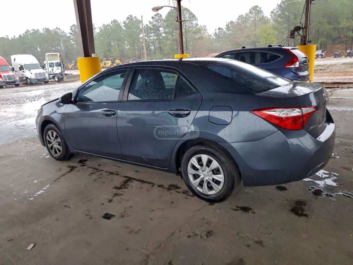 Toyota Corolla 2016 — photo 2