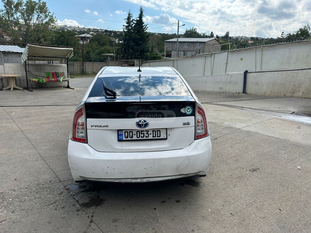 Toyota Prius 2012 — photo 2