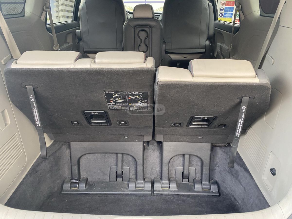 Kia Sedona 2017 — photo 2