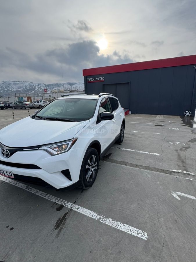 Toyota RAV4 2016 — photo 2