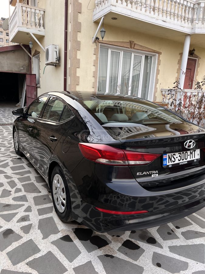 Hyundai Elantra 2017 — photo 2