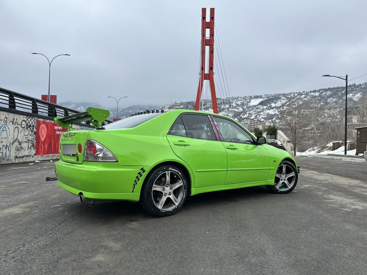 Toyota Altezza 2000 — photo 2