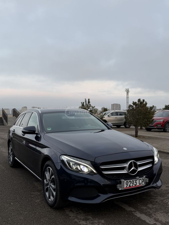 Mercedes-Benz C 350 2016 — photo 2