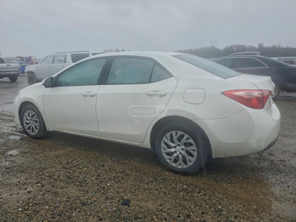 Toyota Corolla 2018 — photo 2