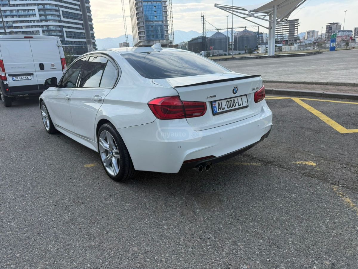 BMW 330 2016 — photo 2