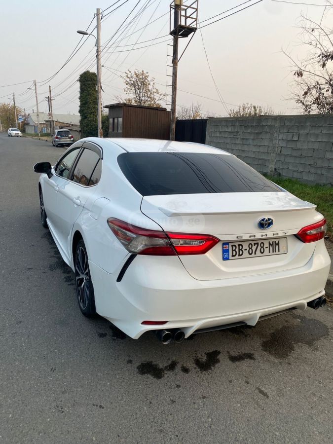 Toyota Camry 2018 — photo 2