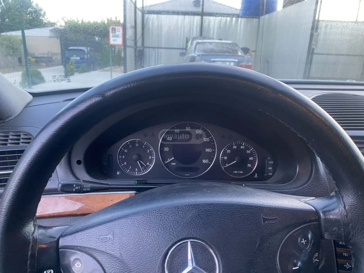 Mercedes-Benz E 320 2003 — photo 2