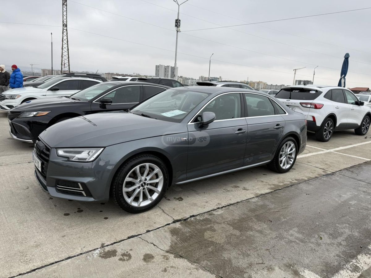 Audi A4 2018 — photo 2