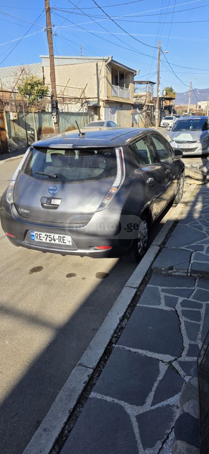Nissan Leaf 2015 — photo 2