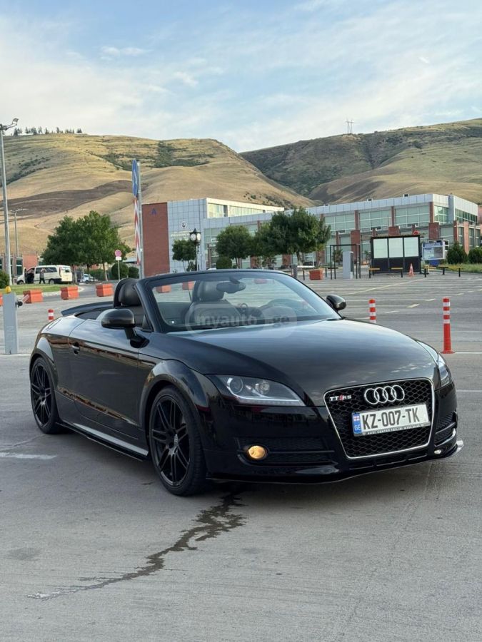 Audi TT 2011 — photo 2