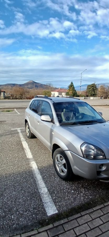 Hyundai Tucson 2004 — photo 2