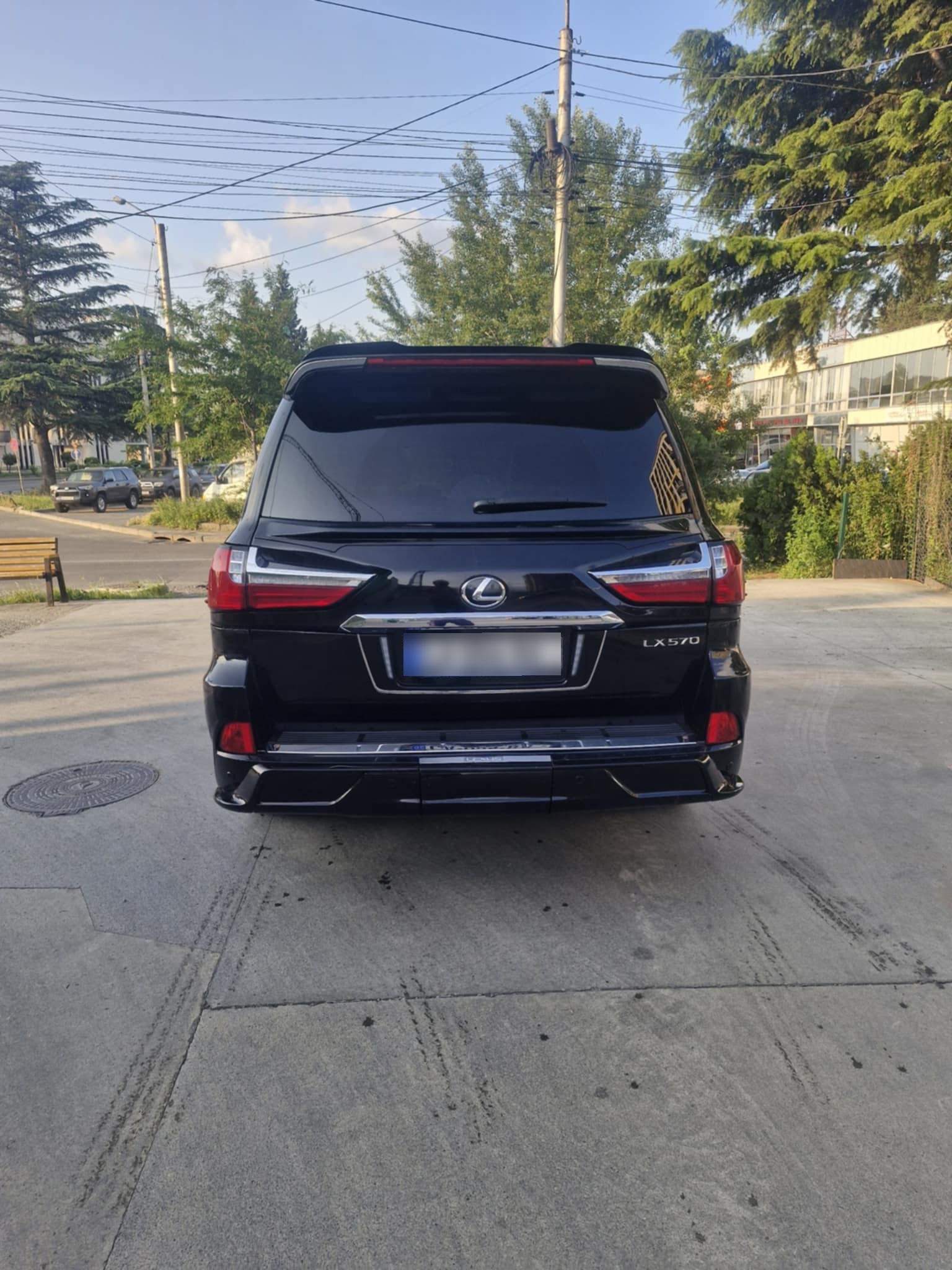 Lexus LX 570 2011 — photo 2