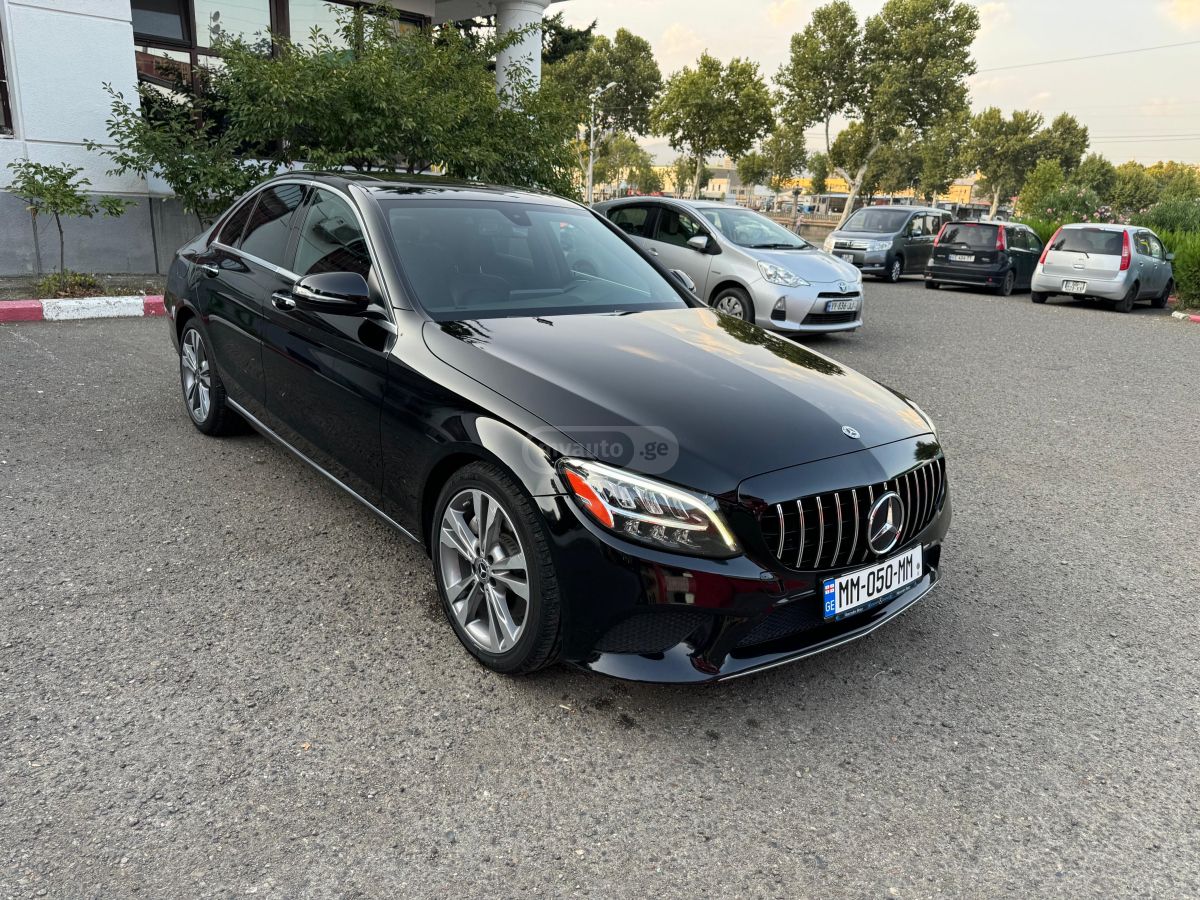 Mercedes-Benz C 300 2019 — photo 2