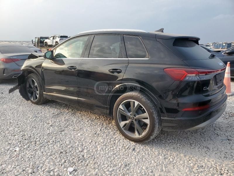 Audi Q4 e-tron 2022 — photo 2
