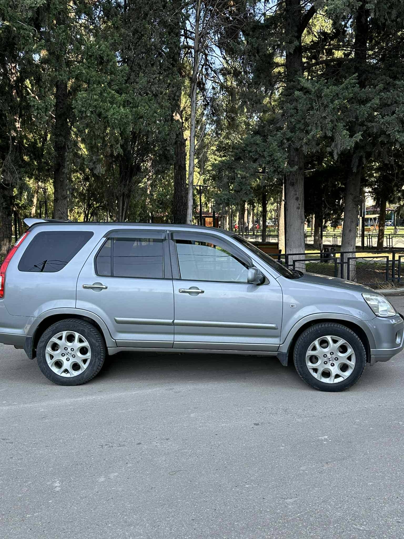 Honda CR-V 2005 — photo 2