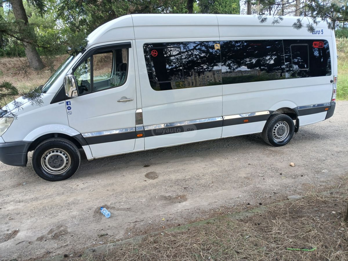 Mercedes-Benz Sprinter 2011 — photo 2