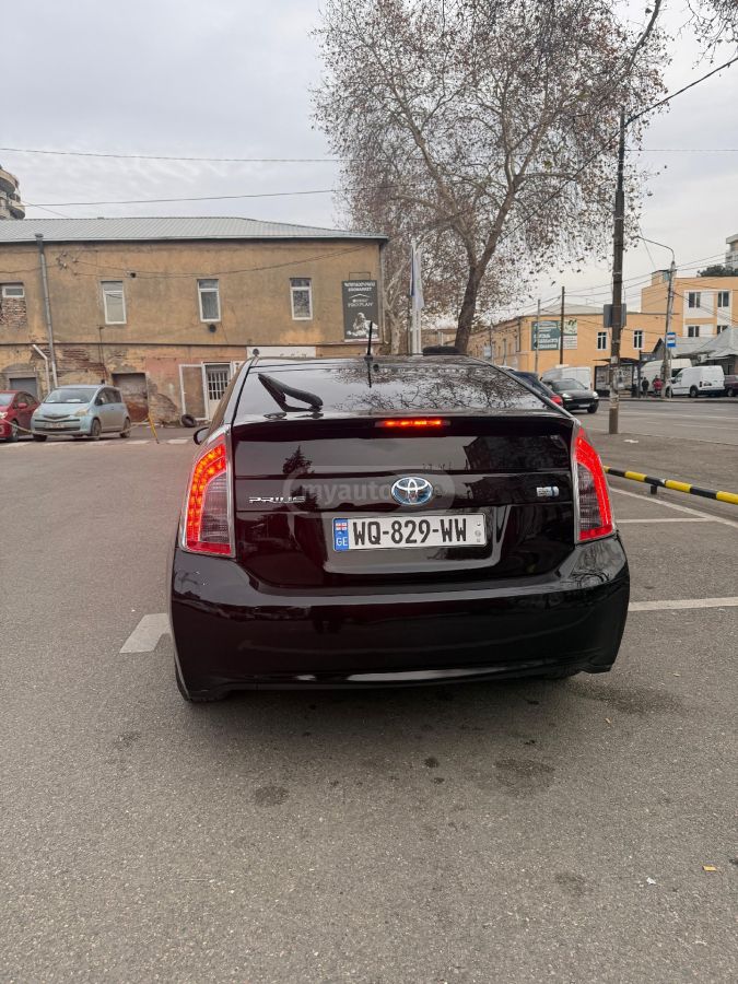 Toyota Prius 2013 — photo 2